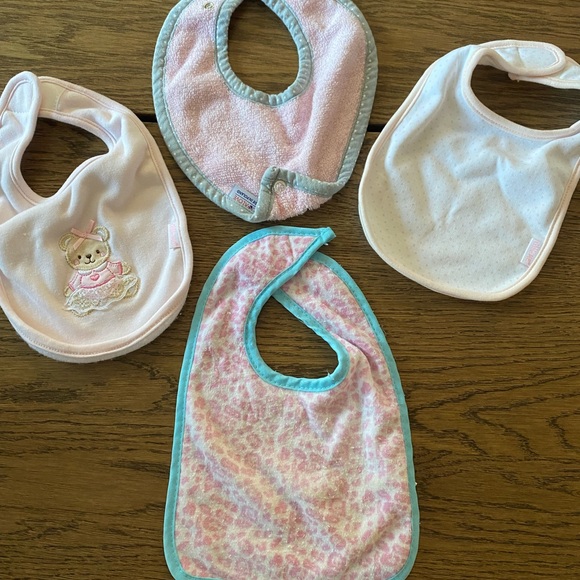 Assortment , milestone blanket, milk snob modern swaddle, bibs, hanging sign - Picture 3 of 7